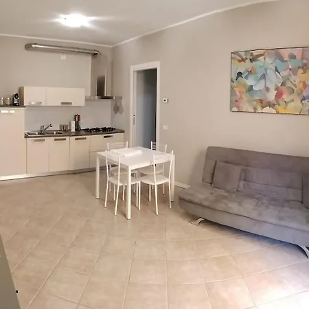 Casa Maria Teresa, Piscina E Campo Da Tennis * Colico